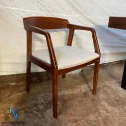Kursi Kafe Jati Hiroshima Simple Elegant Design BA-16