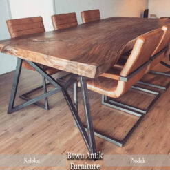 Meja Makan Kayu Suar Industrialsis Style Kaki Besi Berkualitas BA-107