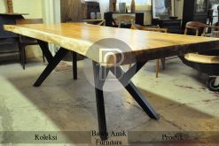 Meja Kayu Solid Trembesi Industrialis Style Metal Base BA-251