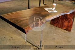 Meja Kayu Trembesi Utuh Serat Alami Elegant Waterfall Design BA-297