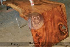Meja Kayu Trembesi Utuh Serat Alami Elegant Waterfall Design BA-297.1