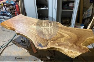 Meja Jati Solid Utuh Serat Alami Elegant Natural Glossy BA 327