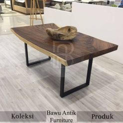 Meja Makan Kayu Trembesi Kaki Besi Industrialis Model BA-358.1