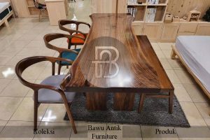 Meja Makan Kayu Trembesi Natural Live Edge Glossy BA 506